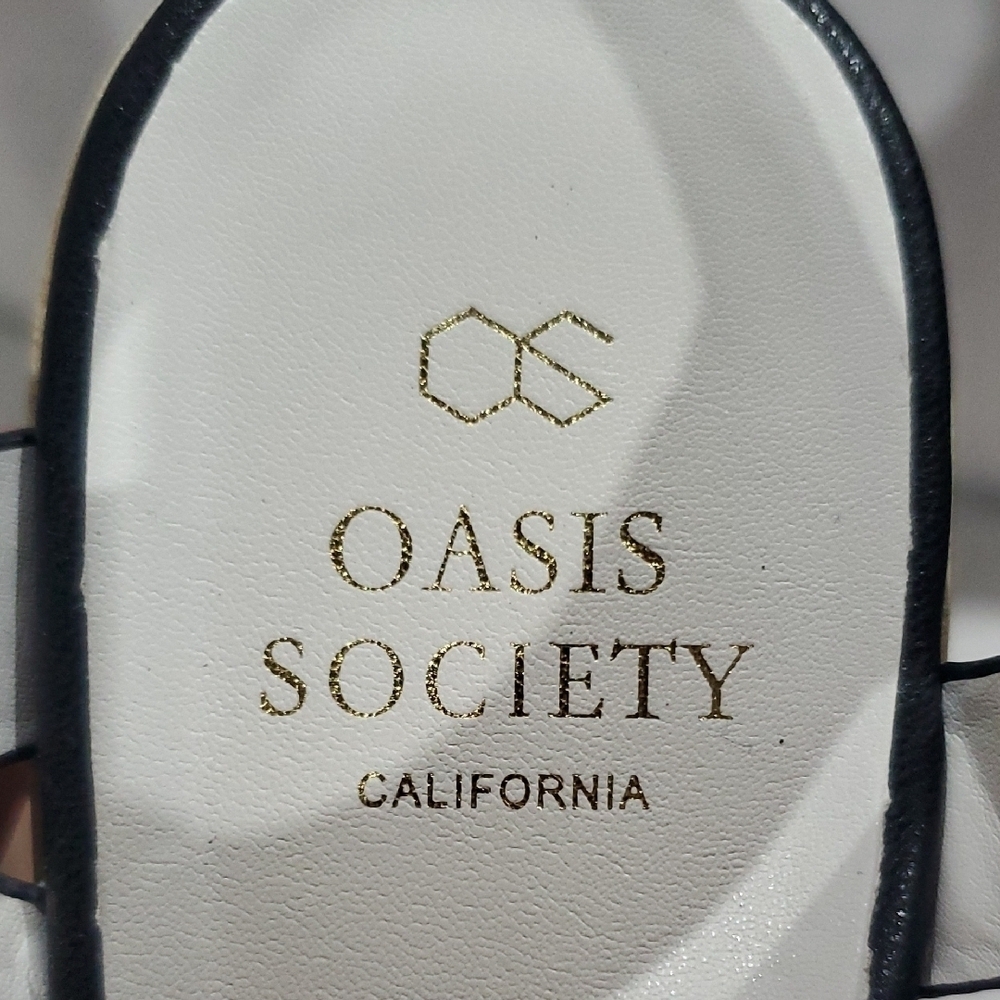 Oasis Society Elegant Black and Tan Platform Heels - Picture 2 of 9